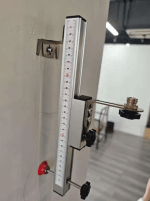 Регулируема поставка за лазерен нивелир