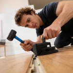 Комплект инструменти за монтаж на ламинат – гумен чук и издърпващ инструмент/вендуза